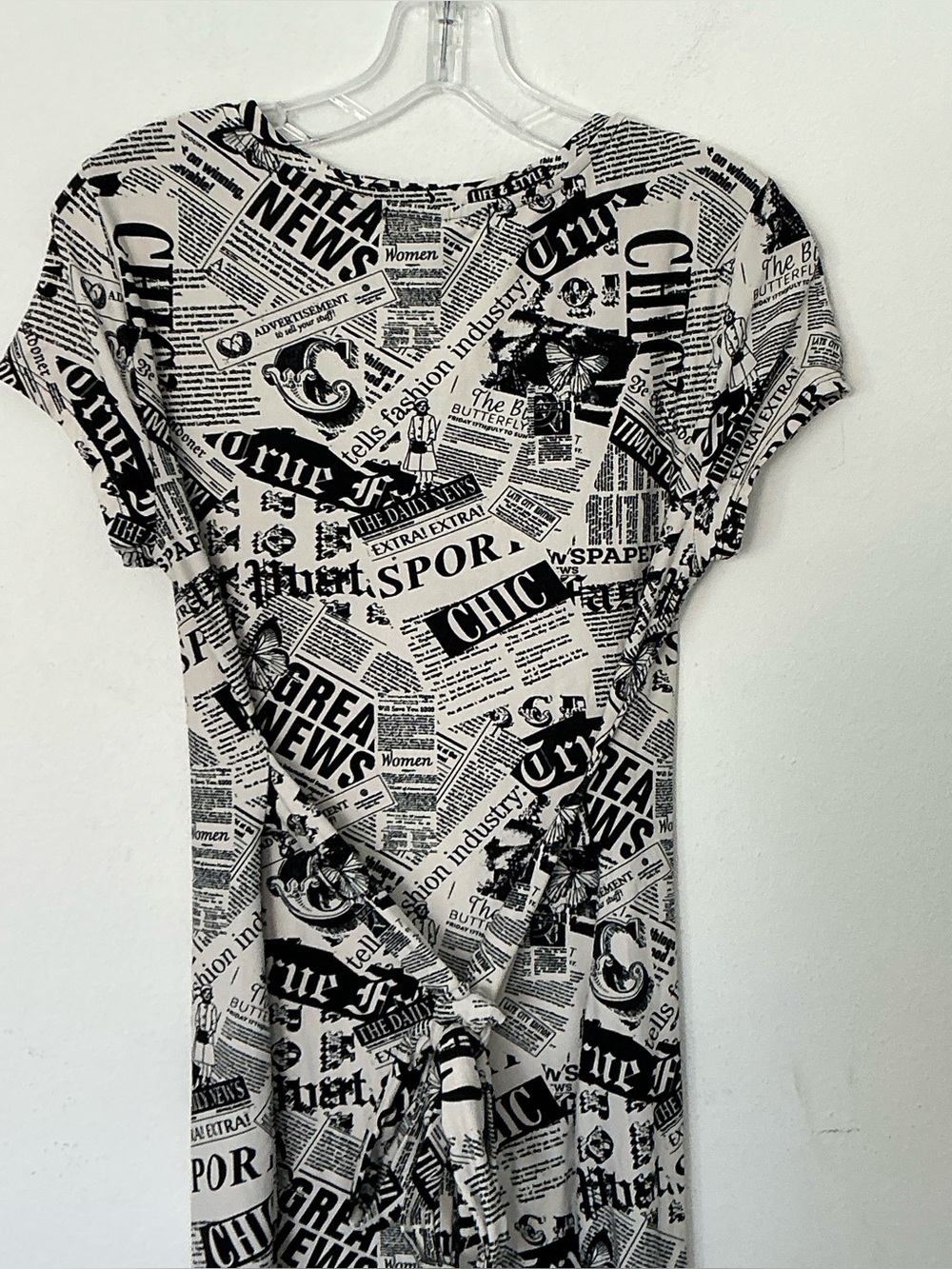 Derek Heart Newspaper Print Tie Waist Dress Size Large Black White Stretch - Picture 4 of 9